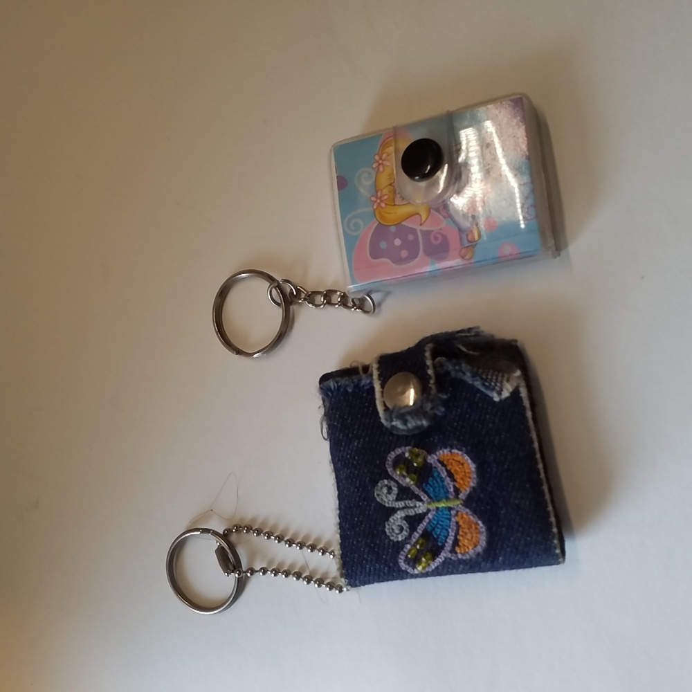 3/$25 CLAIRE'S Mini Keychain Notebooks set of 2